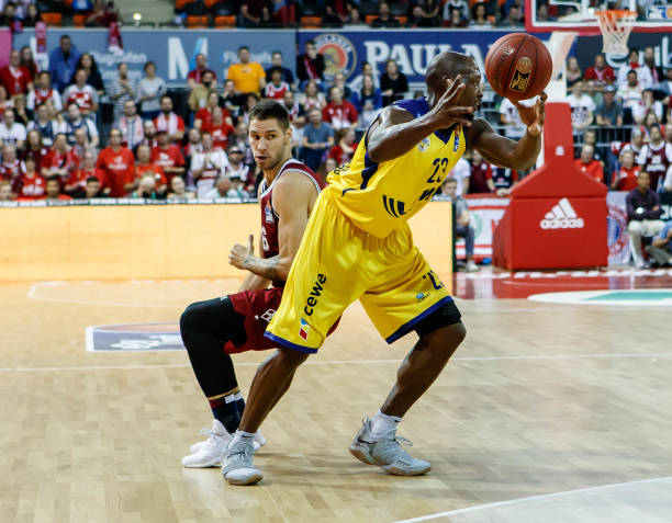 将做出扑救 将做出扑救