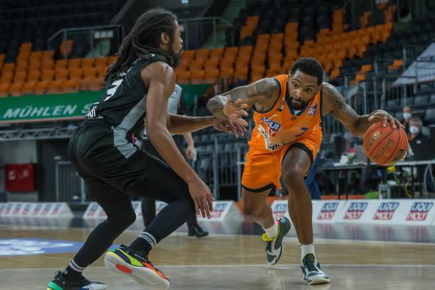 高球员在关 高球员在关